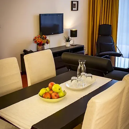 Apartmanovy Dum Landek מלון 3*