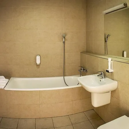 מלון Apartmanovy Dum Landek 3*